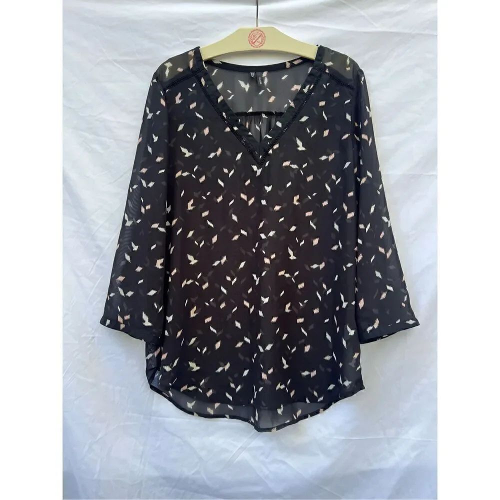 Maurices Black Light Weight 3/4 Length Sleeve Top Woman’s Size Medium